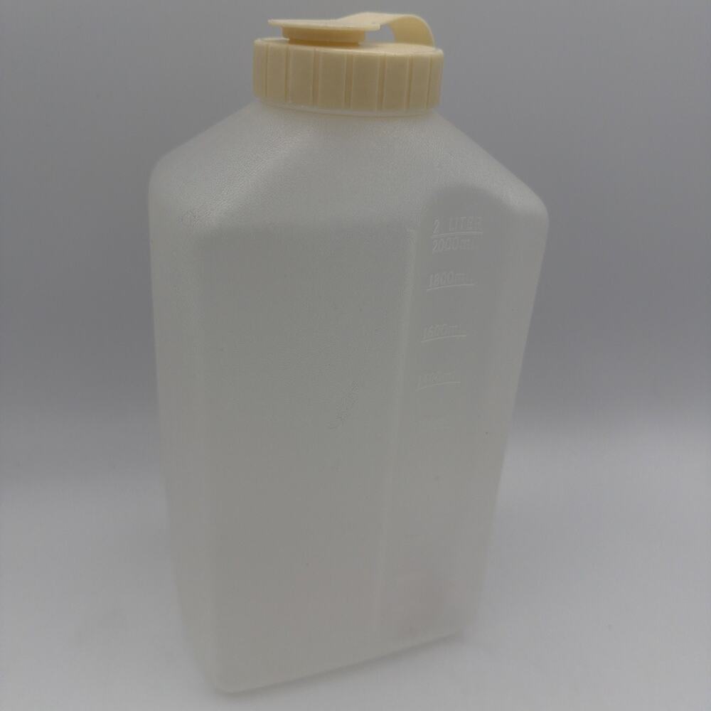 Rubbermaid Servin' Saver 2 Qt Drink Container Jug Almond Lid #2468 Vintage EUC